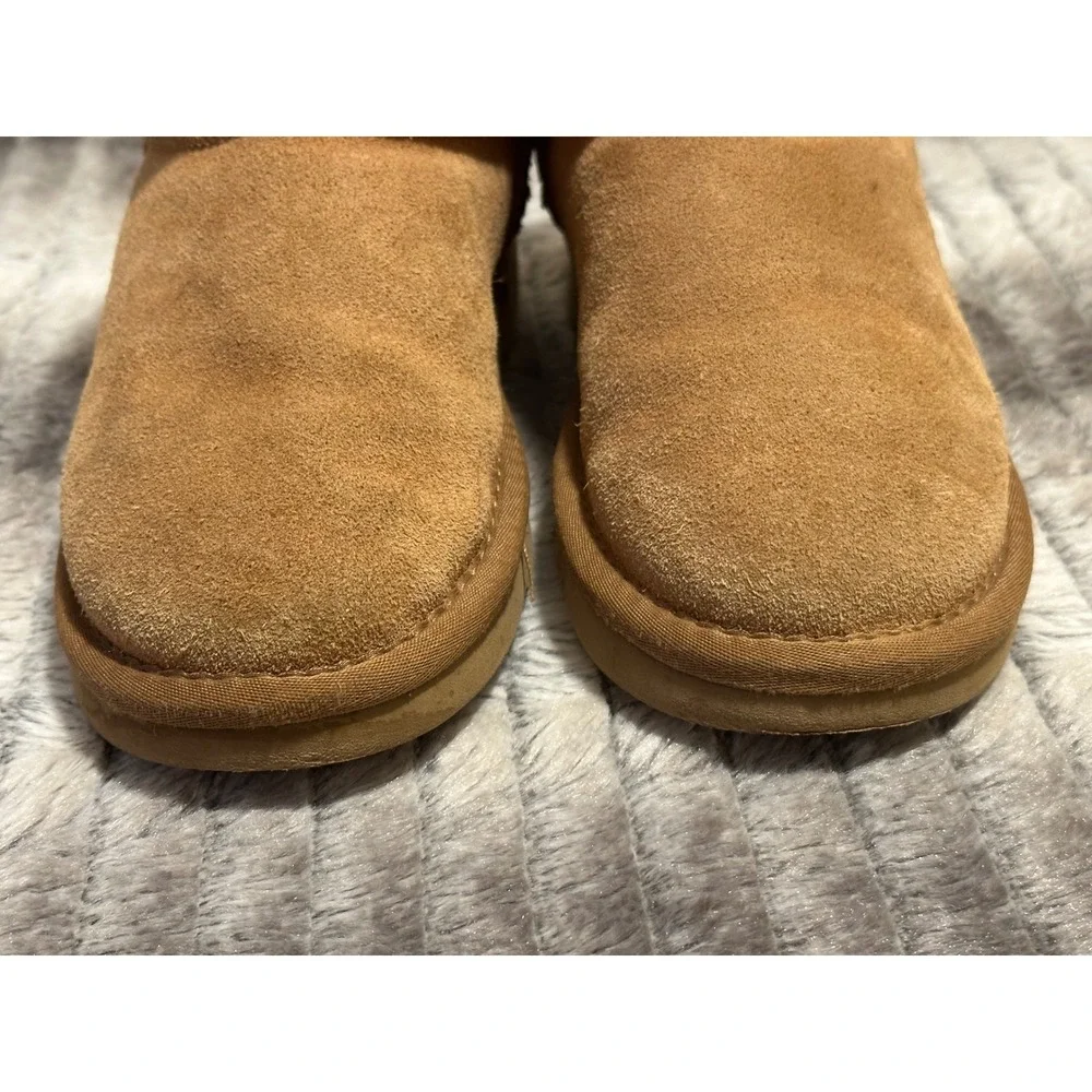 UGG Classic Ultra Mini Kids Chestnut Suede Sheepskin Ankle Boots Size 34 F19010D
